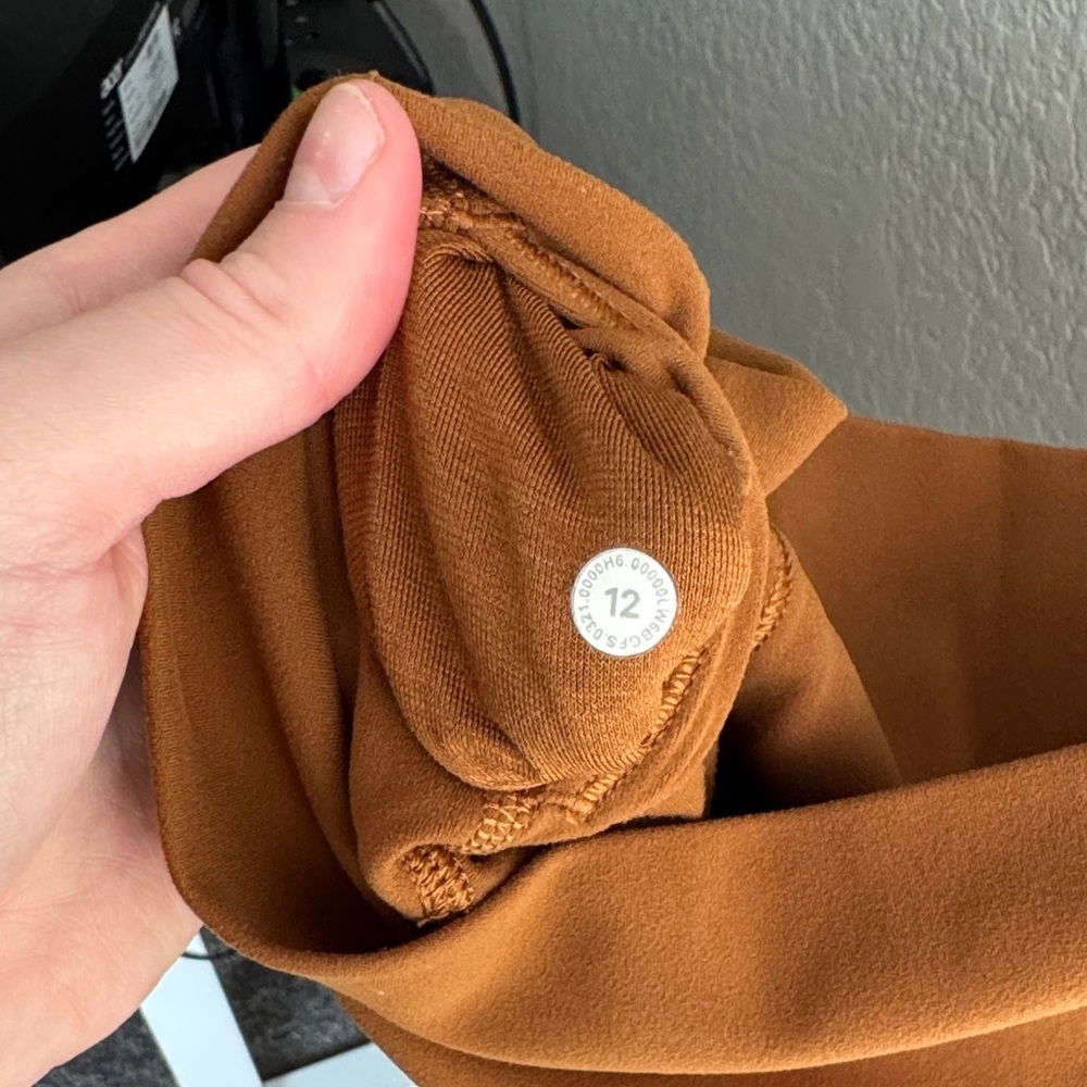 lululemon carmel brown cropped leggings - Picture 6 of 6